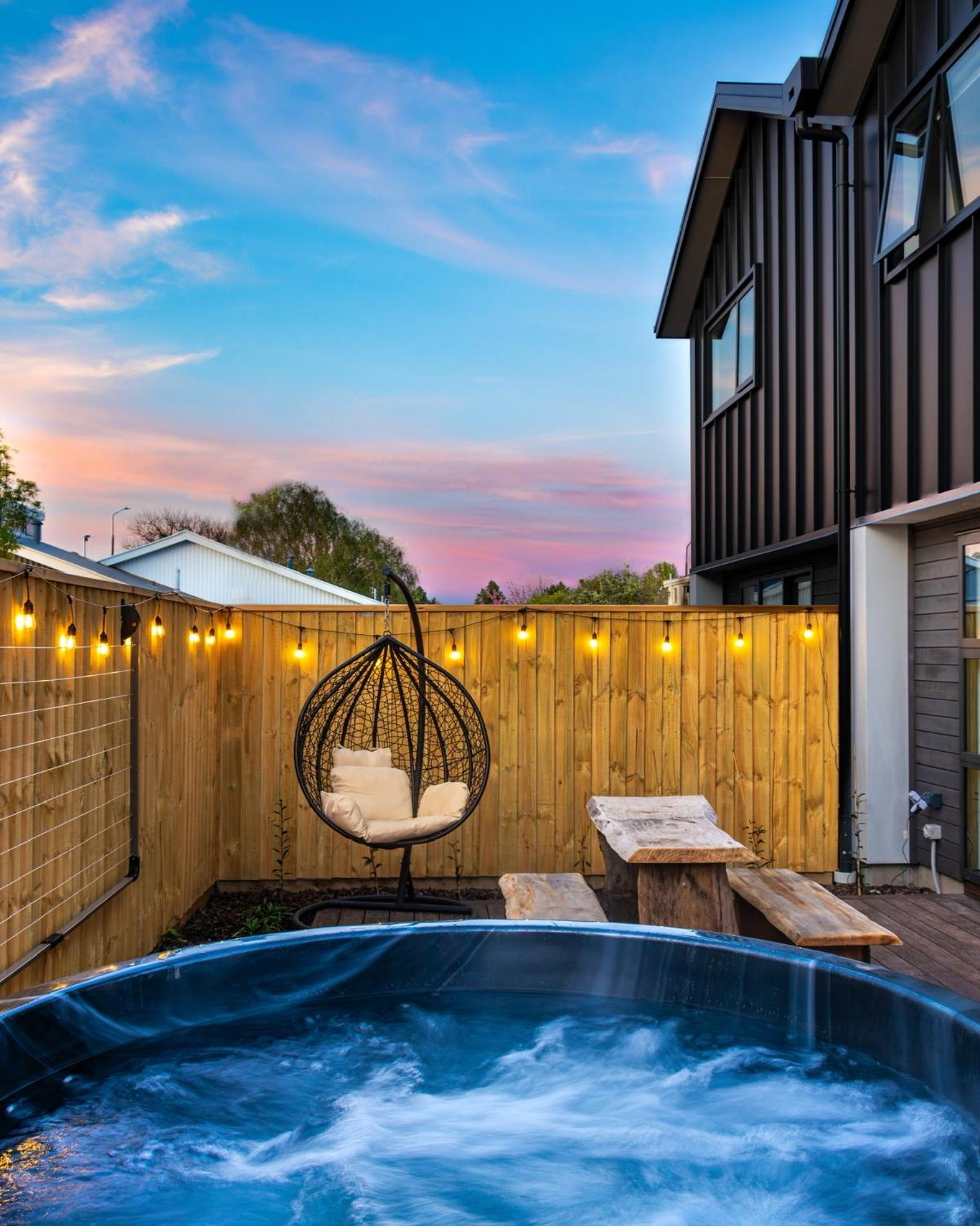 דירות כרייסטצ'רץ' Cozy Retreat With Hot Tub מראה חיצוני תמונה